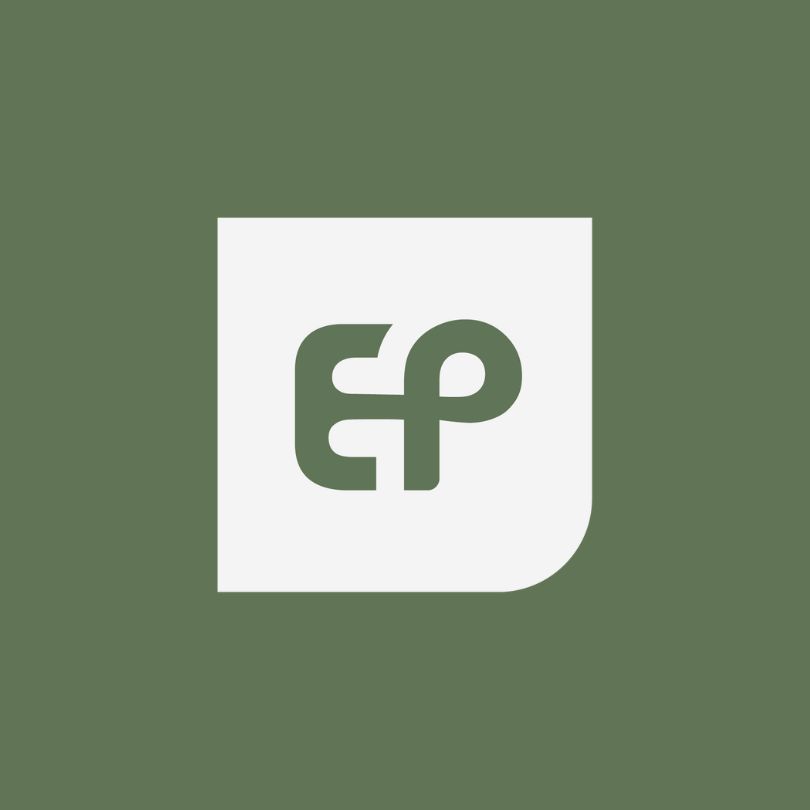 logotype EP vert sur blanc, sur un fond vert